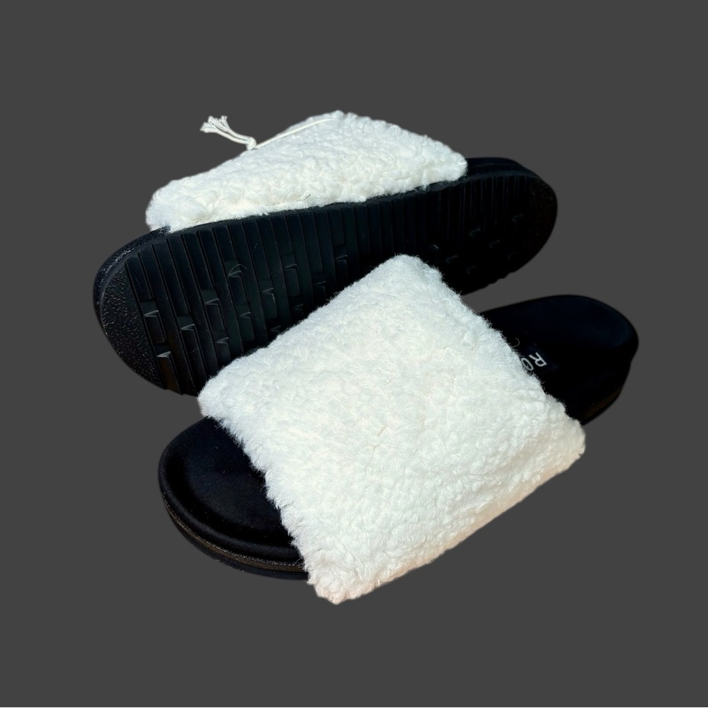 Roam Black Fuzzy Slide Sandals Faux White Shearling Black Footbed Sz 5.5 -6